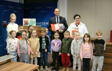 Przedszkolaki u burmistrza (8.01.2024) 24