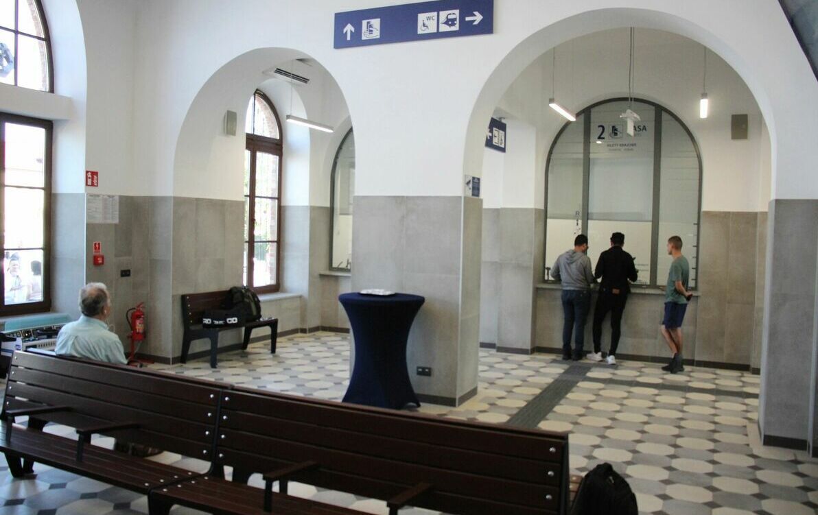 Zdjęcie do Dworzec PKP w Sochaczewie po przebudowie
