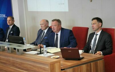 Zdjęcie do Uchwała o reparacjach w programie sesji rady miejskiej Sochaczewa