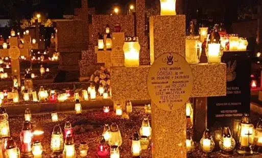 Zdjęcie do Wszystkich Świętych &ndash; wyznaczono dodatkowe miejsca do handlu